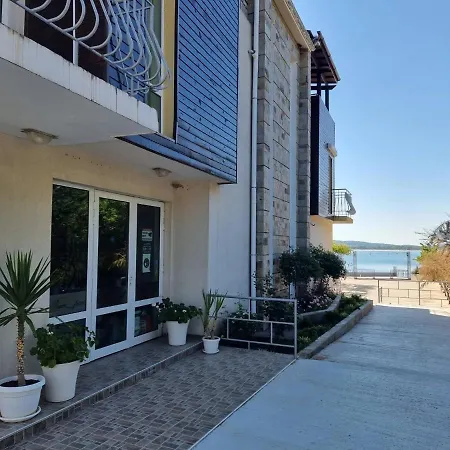 Bright With Big Terrace And Sea View צ'רנומורץ