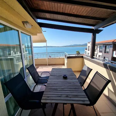 Bright With Big Terrace And Sea View צ'רנומורץ