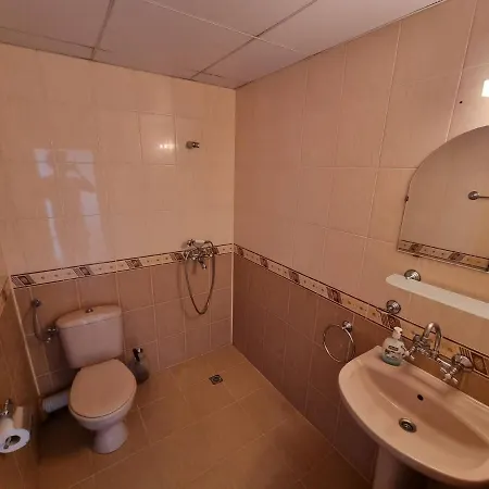 Bright With Big Terrace And Sea View דירה צ'רנומורץ
