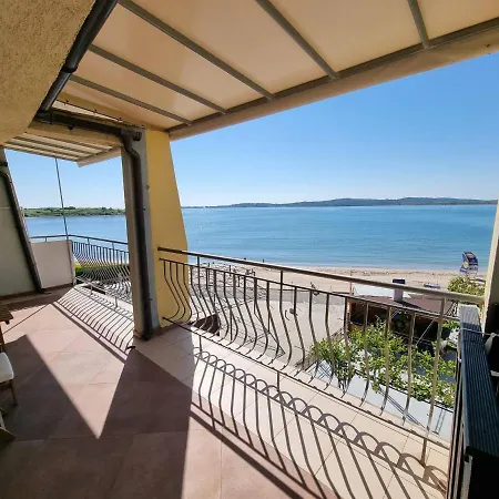 Bright With Big Terrace And Sea View דירה
