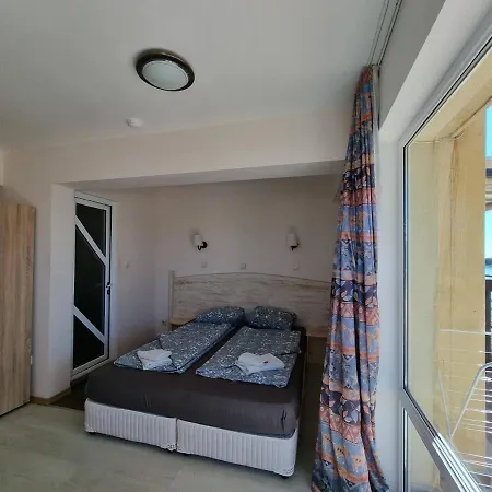 Bright With Big Terrace And Sea View * צ'רנומורץ