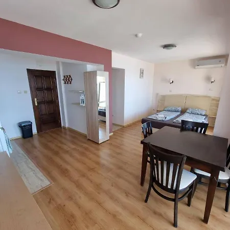 Bright With Big Terrace And Sea View דירה